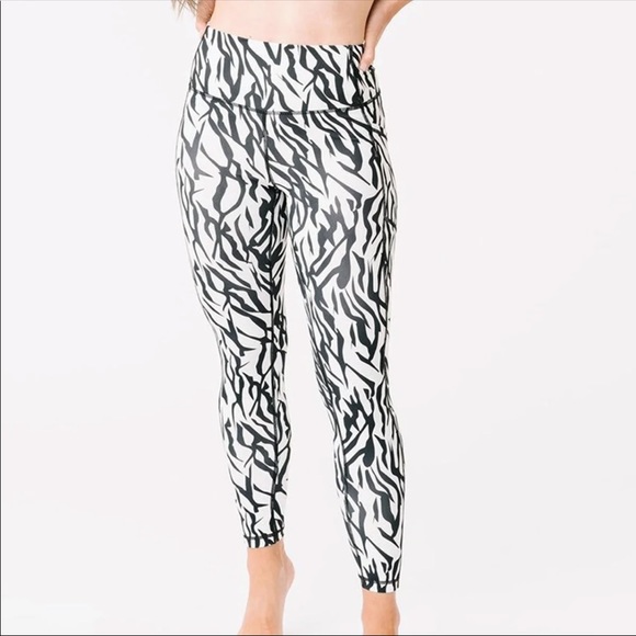 Zyia Safari Pocket Brilliant Hi-Rise 7/8 24" - Picture 7 of 13